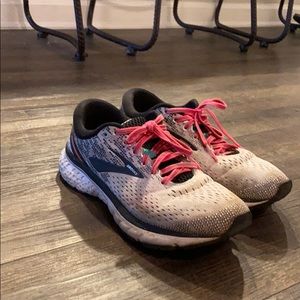 Women’s Brooks Running Shoes Size 9